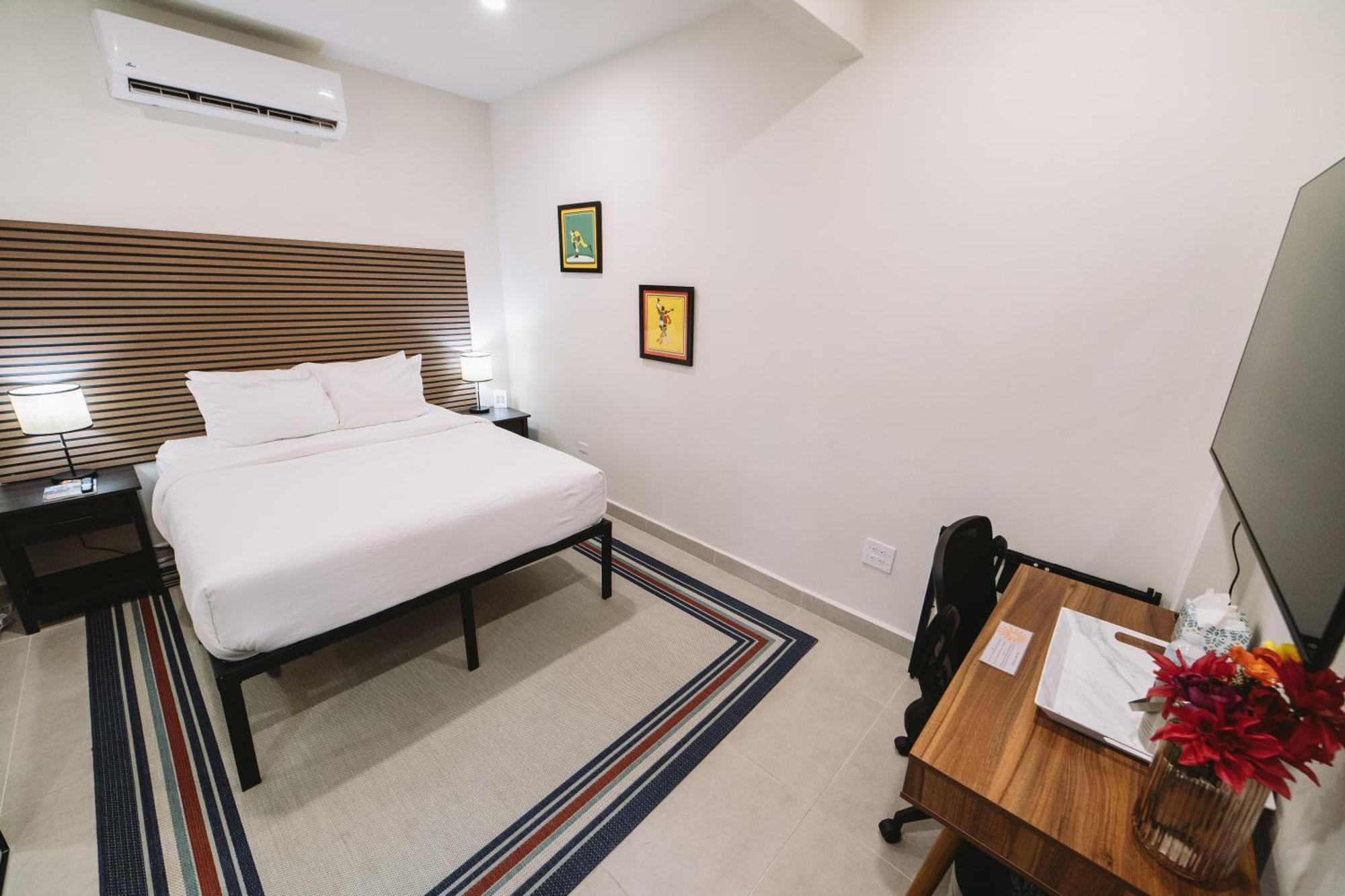 Hotel The Looking Glass 3*