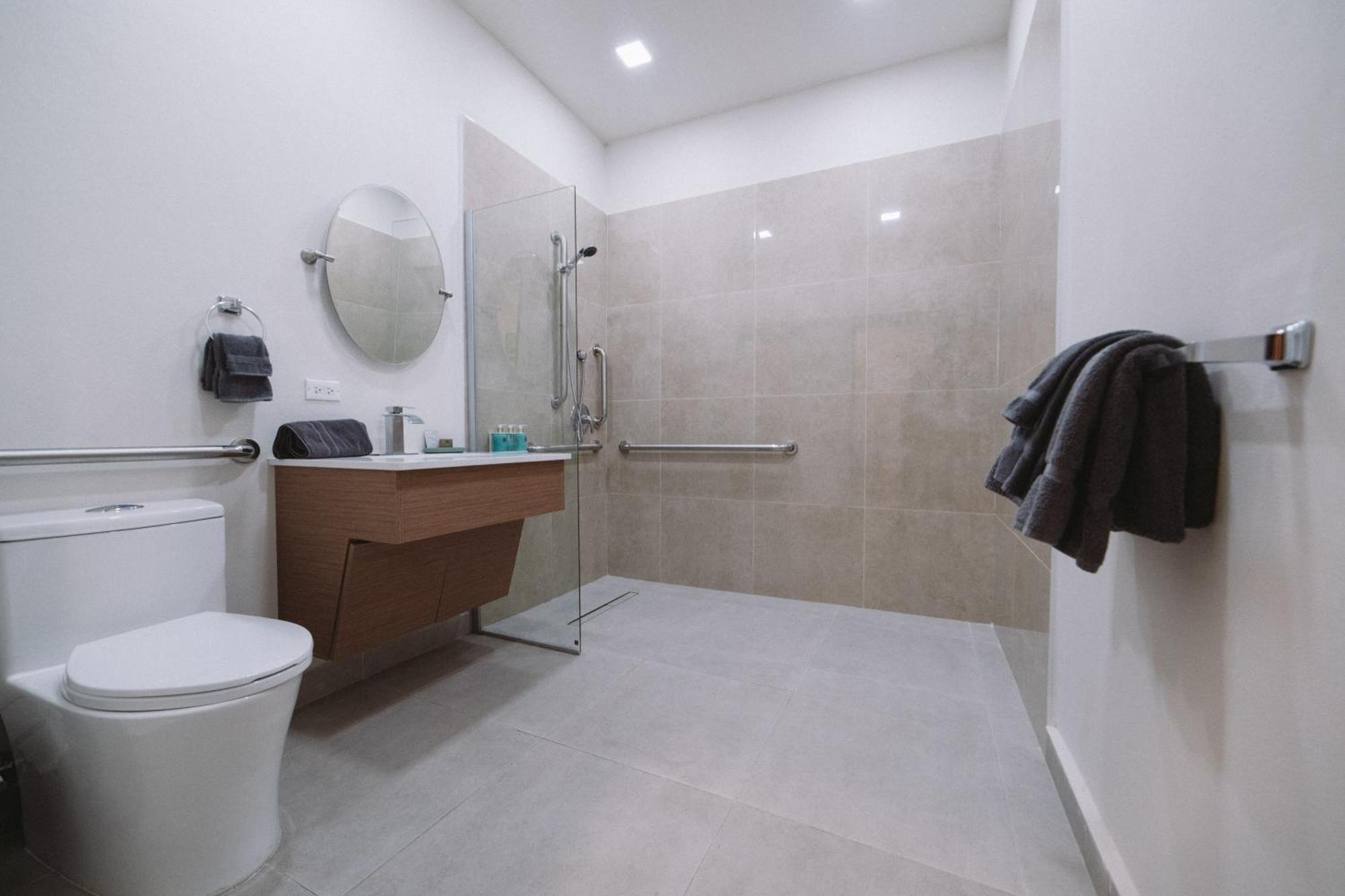 The Looking Glass Hotel 3*